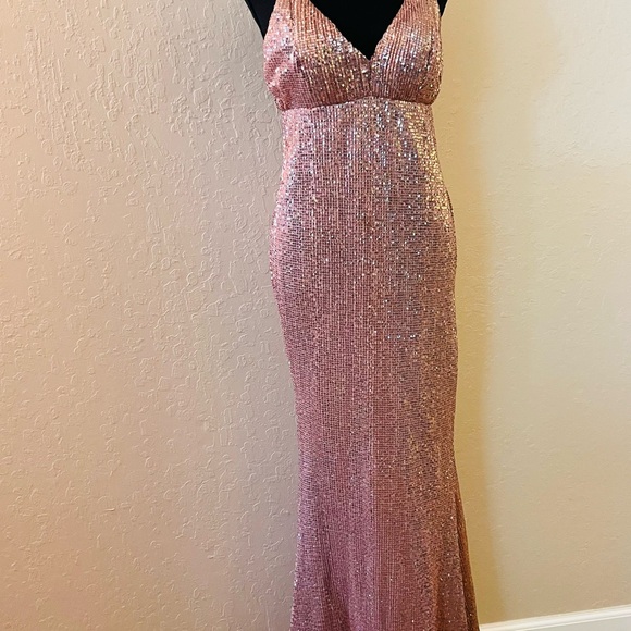 Hello Molly DREAMY SHINE SEQUIN MAXI DRESS ROSE‎ GOLD - Picture 2 of 12